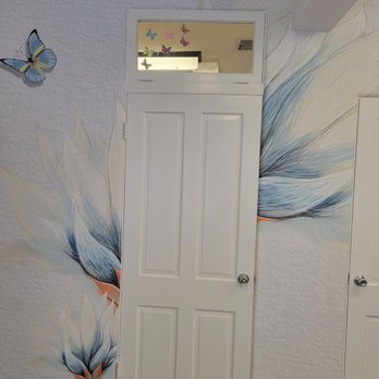 Up And Dry Wallpaper Installation - Treatment room - Wallpapering Near Me