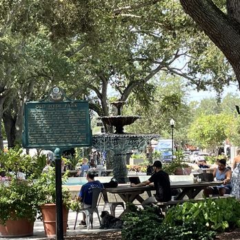 Hyde Park Village - Pretty (but hot) day in the village-August 2024 - Shopping Centers Near Me - Tampa, Florida Hyde Park Village - Pretty (but hot) day in the village-August 2024 - Shopping Centers Near Me - Tampa, Florida