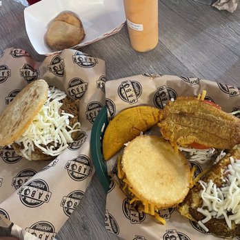 Sabor Caribe - Combo plate, can't remember name - Venezuelan Near Me - Memphis, Tennessee