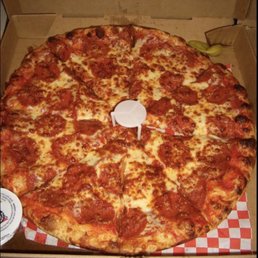 Pepperoni pizza with garlic sauce Pepperoni pizza with garlic sauce