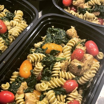 Simply Rooted - Chicken Veggie Pasta with Spinach and Tomatoes - Food Delivery Services Near Me Simply Rooted - Chicken Veggie Pasta with Spinach and Tomatoes - Food Delivery Services Near Me