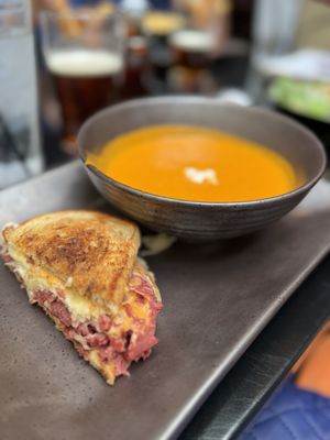 The Grumpy George Pub & Grub by null