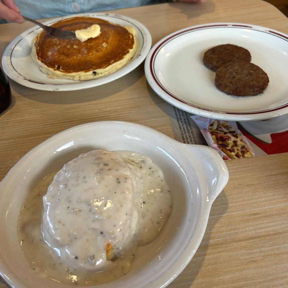 Huddle House - American Near Me - Helen, Georgia