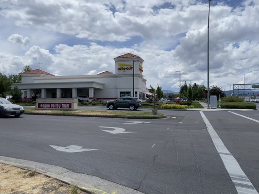 In-N-Out Burger by null