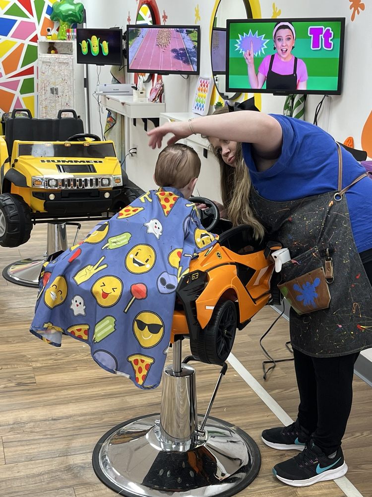 Laughs & Locks Haircuts For Kids Logo