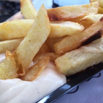 Tante Nel - Fries w/ truffle sauce - Cafeteria Near Me - Rotterdam, ZH