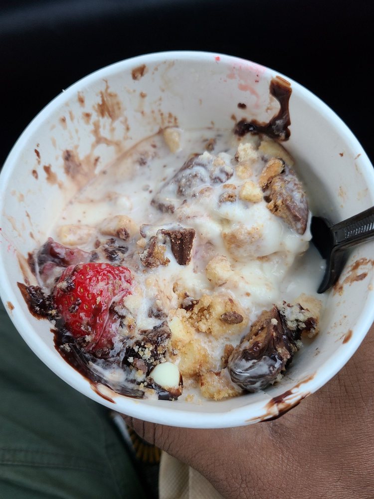 SWEETFROG PREMIUM FROZEN YOGURT Updated October 2024 16 Reviews