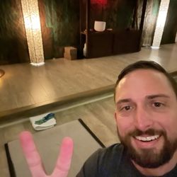 Hot Box Yoga - Relaxing environment
