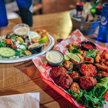 Half Shell Raw Bar - Crab cake salad & Seafood Sampler - Seafood Near Me - Key West, Florida