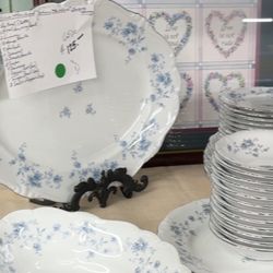 Humane Society's Mountain Shelter Thrift Store - Used Dishes