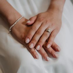 Hi Nail & Eyelash - Minimal gel nail design