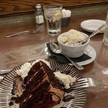 Linn's Restaurant - American Near Me - Cambria, California