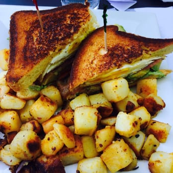 Tin Pan Galley - Breakfast BLT with delicious potatoes - American Near Me - Sackets Harbor, New York Tin Pan Galley - Breakfast BLT with delicious potatoes - American Near Me - Sackets Harbor, New York