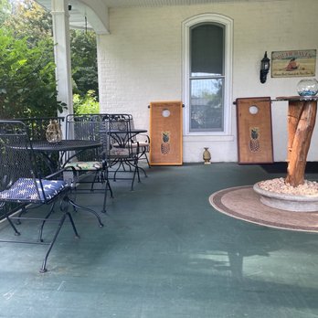 Monroe Manor Inn Bed & Breakfast - Front porch - Hotels Near Me - South Haven, Michigan