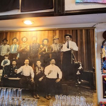 Lost Coast Brewery and Cafe - Bar nostalgia - Pubs Near Me - Eureka, California