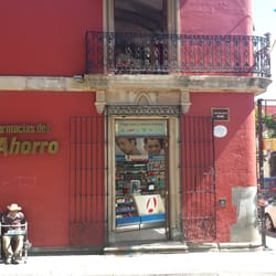 Farmacias del Ahorro - Entrada desde el andador turistico.