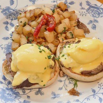 Little Hen - Pulled Pork Eggs Benedict - Breakfast & Brunch Near Me - Miami, Florida Little Hen - Pulled Pork Eggs Benedict - Breakfast & Brunch Near Me - Miami, Florida