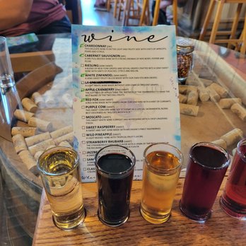 Stone Cliff Winery - Flight sample - Wineries Near Me - Dubuque, Iowa Stone Cliff Winery - Flight sample - Wineries Near Me - Dubuque, Iowa