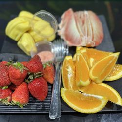 Sing & chyll karaoke - Fresh fruit plate are very delicious at there