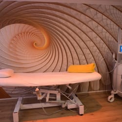 Beauty, Body & Salt - Das "Cellu M6 Intergal", die neueste Technik für Endermologie von LPG. Gewebestraffung und Fettreduzierung.