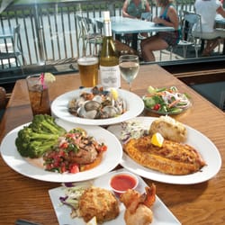 Island House Restaurant & Marina