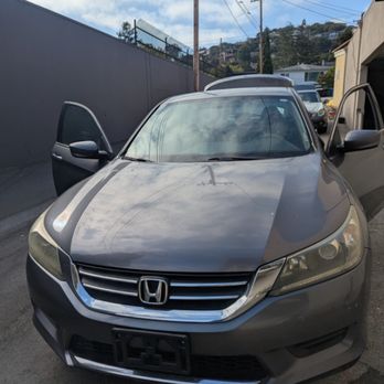 Alaudeen Details - Right here this is how the front looked before the detail was made, as you can see it was dirty. - Auto Detailing Near Me Alaudeen Details - Right here this is how the front looked before the detail was made, as you can see it was dirty. - Auto Detailing Near Me