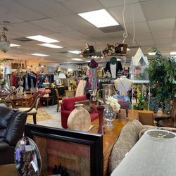 FLUFF's Stuff Re-Tail for Rescue - Best thrift store in Seminole and you support the puppies and cats