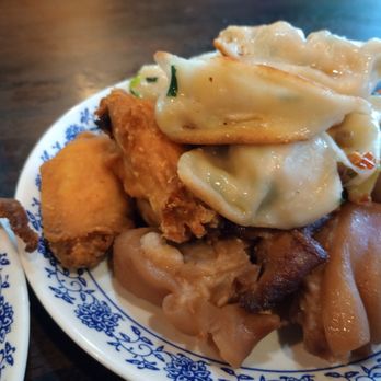 Empire Buffet - A little bit of everything, their potstickers were fresh and not all dried out, the Calamari was my fave - Buffets Near Me - San Pablo, California