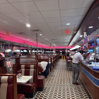 Silver Diner - Diners Near Me - Glen Allen, Virginia