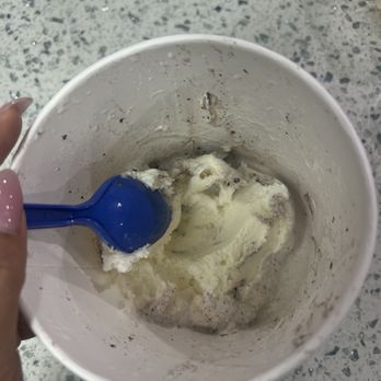 Handel's - Vanilla Oreo No Pieces - Ice Cream & Frozen Yogurt Near Me - San Diego, California Handel's - Vanilla Oreo No Pieces - Ice Cream & Frozen Yogurt Near Me - San Diego, California