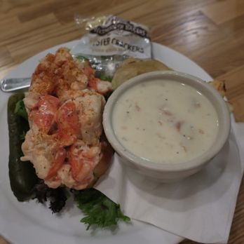Side Street Cafe - lobster roll with clam chowder - American Near Me - Bar Harbor, Maine
