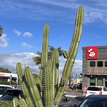 Jollibee - Chicken Shop Near Me - Artesia, California