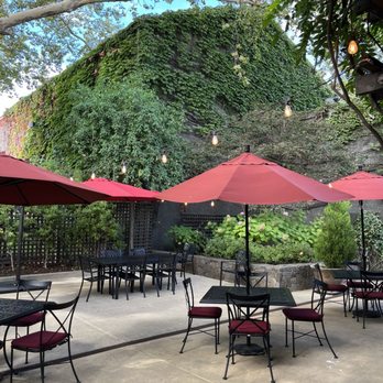 Beaulieu Vineyard - outdoor tasting - Wineries Near Me - Rutherford, California Beaulieu Vineyard - outdoor tasting - Wineries Near Me - Rutherford, California