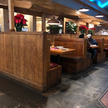 Barnes Restaurant - Booths in main dining area. - Barbeque Near Me - Savannah, Georgia