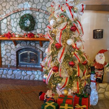 Holiday Inn The Lodge at Big Bear Lake - Holiday decoration - Big Bear, CA