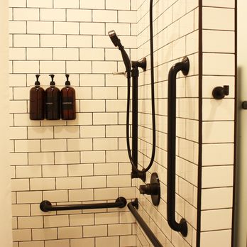 Barry's Chestnut Hill - Showers - Trainers Near Me - Newton, Massachusetts Barry's Chestnut Hill - Showers - Trainers Near Me - Newton, Massachusetts