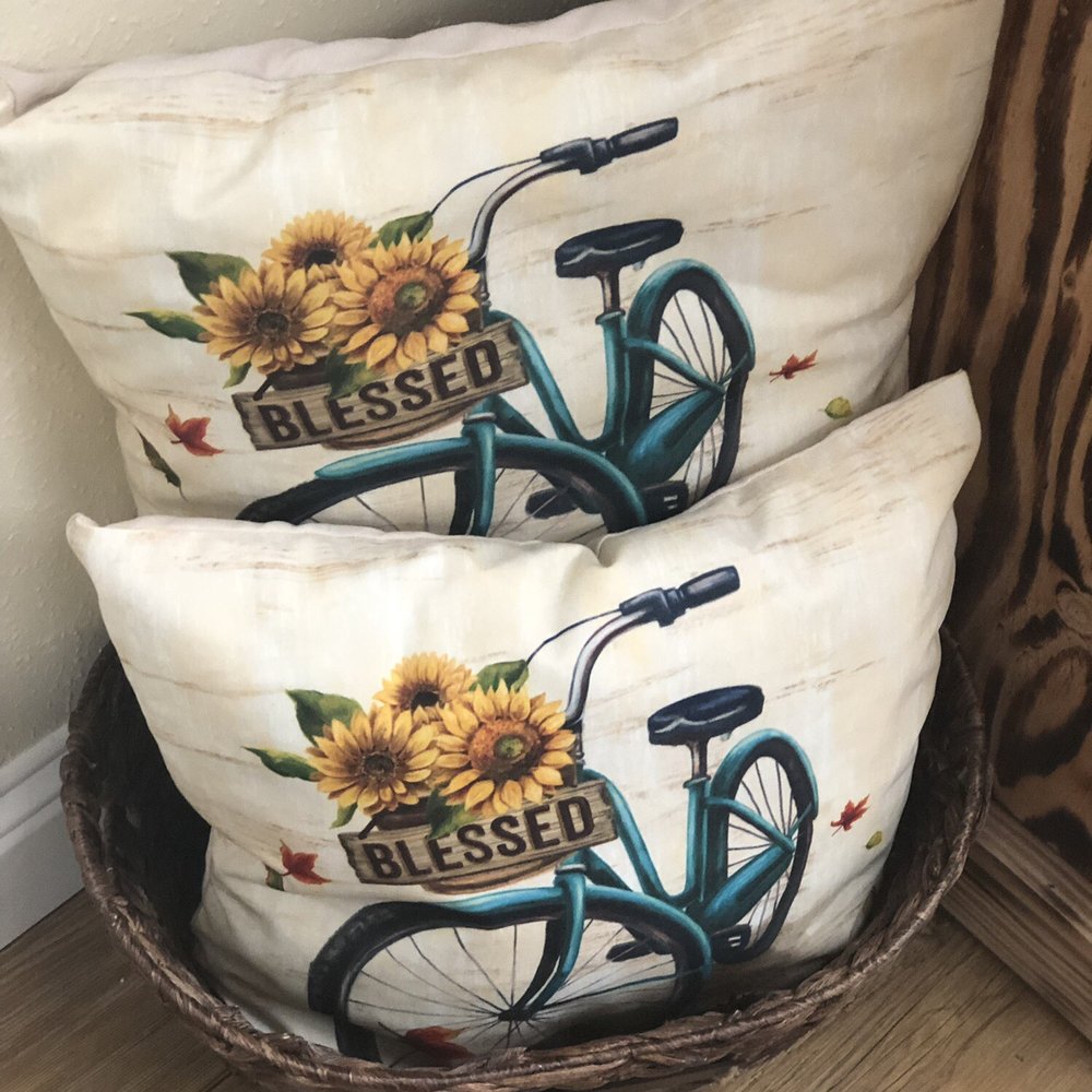 Olde Vineyard Charm - Cute pillows - Wine Tours Near Me - Tehachapi, California