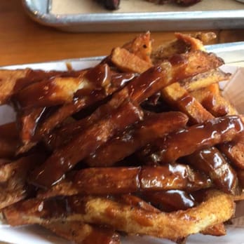 Hoodoo Brown BBQ - The dry gravy fries - Barbeque Near Me - Ridgefield, Connecticut