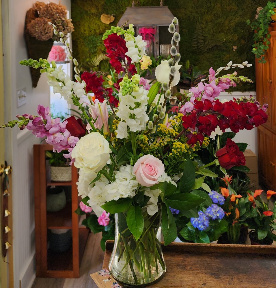 PARK PLACE FLORIST Updated August 2024 133 Morris St, Blowing Rock
