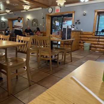 Red Rock Restaurant - American Near Me - Wall, South Dakota