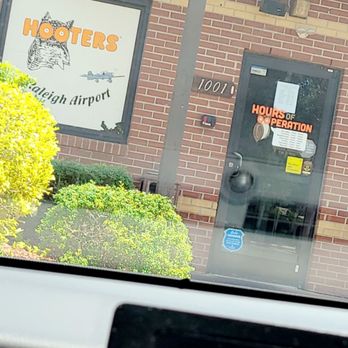 Hooters - American Near Me - Morrisville, North Carolina