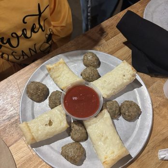 Jo's Famous Pizza - Meatballs and Cheese Bread kids meal - Pizza Near Me - Edmond, Oklahoma