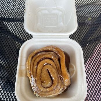 Cinnamon Roll Place - Classic cinnamon roll - Bakeries Near Me - Kihei, Hawaii