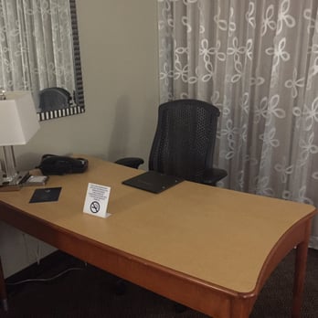 Hilton Memphis - Desk area - Hotels Near Me - Memphis, Tennessee Hilton Memphis - Desk area - Hotels Near Me - Memphis, Tennessee
