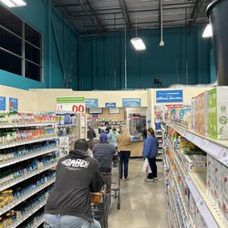 H-E-B Pharmacy - Waiting in a long line halfway down aisle 30.  after I already waited in line