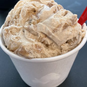 Scoops On Main - Cinnamon Roll on top with Brown Butter Bourbon Truffle on the bottom. - Ice Cream & Frozen Yogurt Near Me - Youngsville, North Carolina