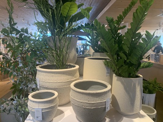 Crate & Barrel by null