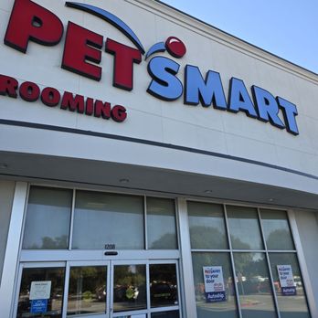 PetSmart - Front of store - Pet Training Near Me - Roanoke, Texas