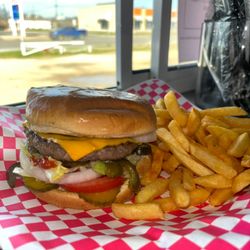 Marilina’s Kitchen - Cheeseburger & Fries