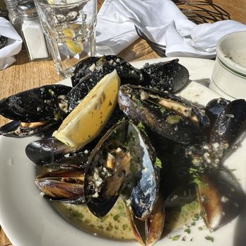 Brophy Bros - Steamed mussels with broth - Seafood Near Me - Santa Barbara, California